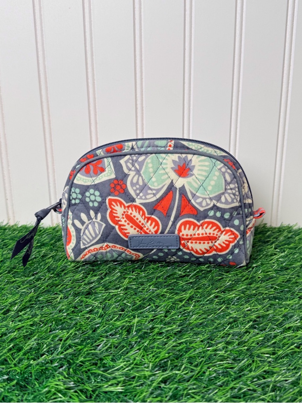 Vera Bradley Nomadic Floral Cosmetic Bag Gray/Red/Mint Lined Zip Closure GUC